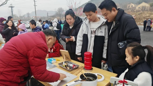 拍摄内容:非遗摊位、拍摄作者:张梦