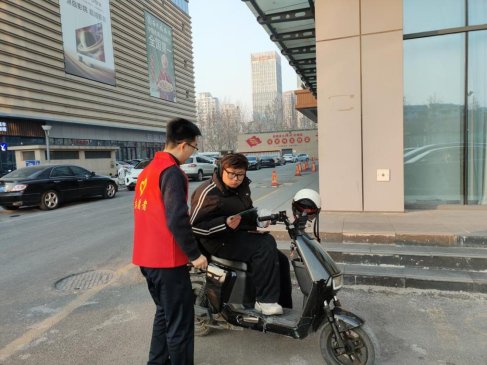 D:/韩文超/合规/播报/2026年1月/2026年1月第5期(户外):滨州中支组织开展防范非法金融活动“进商圈”户外宣传活动/fcd9a9116b60092edfe2b7acc2686358.jpgfcd9a9116b60092edfe2b7acc2686358