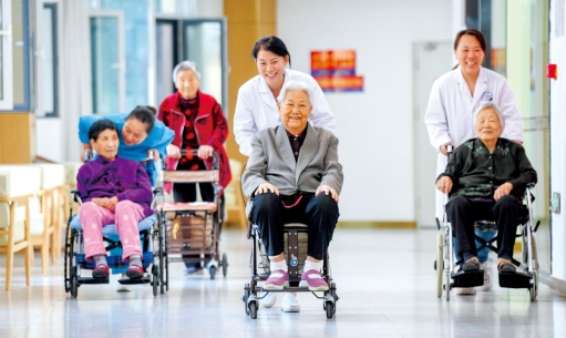 “养老”变“享老”,探索养老新模式。 杨国庆 摄影