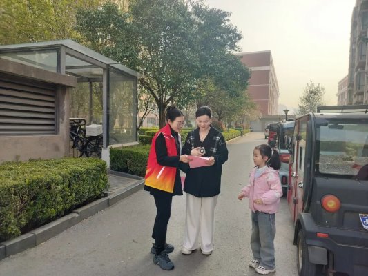 济宁市泗水县泗河街道金泉社区开展“三月春风暖 环保我先行”宣传活动