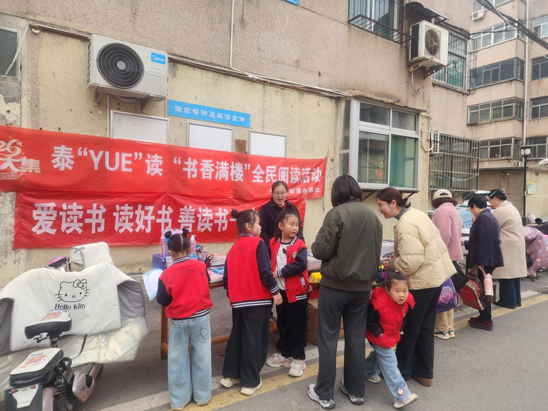 徐家楼街道灵芝社区联合文友书店开展“书香润童心·正版伴成长”亲子阅读活动