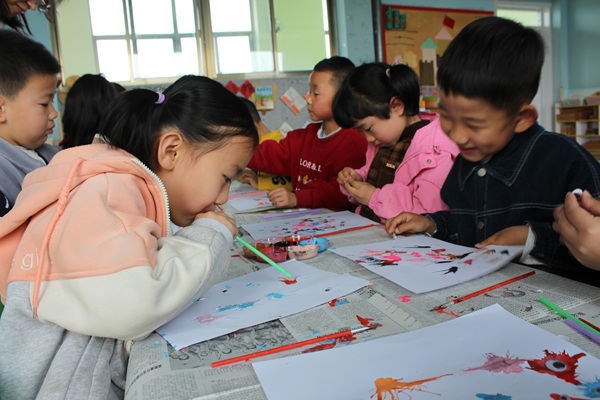 萌娃勇斗“细菌小怪兽”——山东省滨州市惠民县皂户李镇卫生院走进幼儿园,在世界卫生日里播撒健康种子