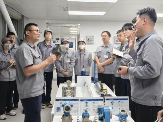 山东中烟青岛卷烟厂制丝车间举办“维操一体”专项培训——常见机械元器件工作原理教学