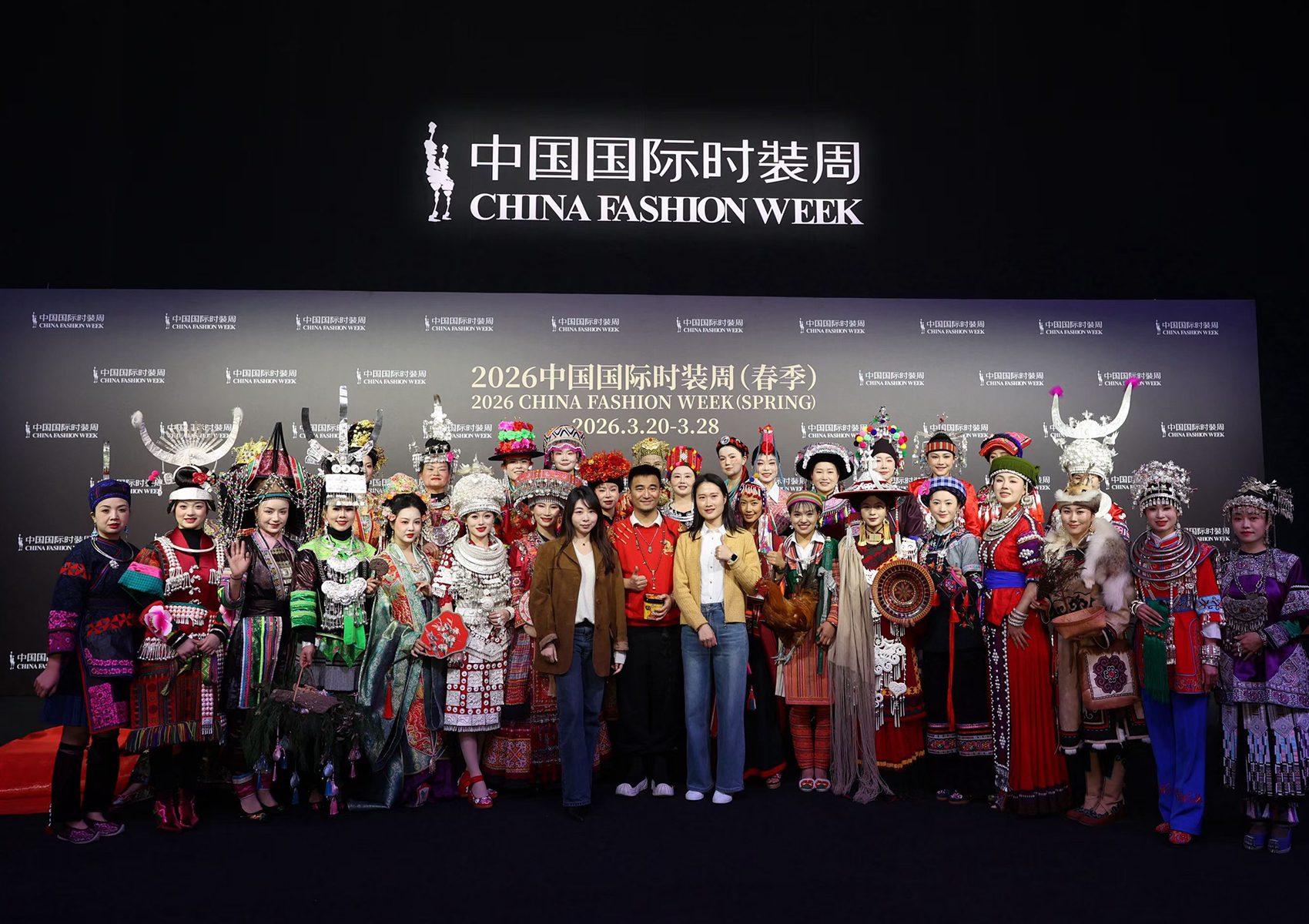 辰颐物语X贵州村T·古阿新: “56个民族新娘”主题大秀圆满完成