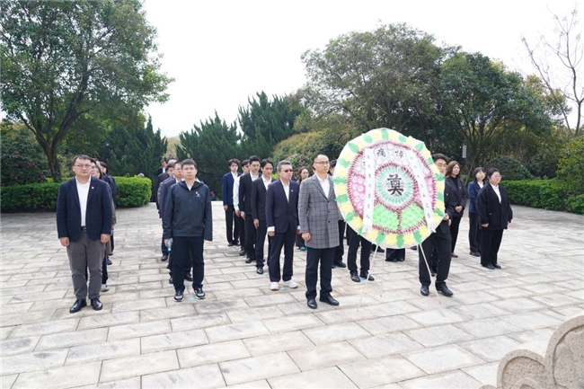 中建国际城市开发公司联合装饰公司、基础设施公司共同开展清明祭英烈主题党团日活动