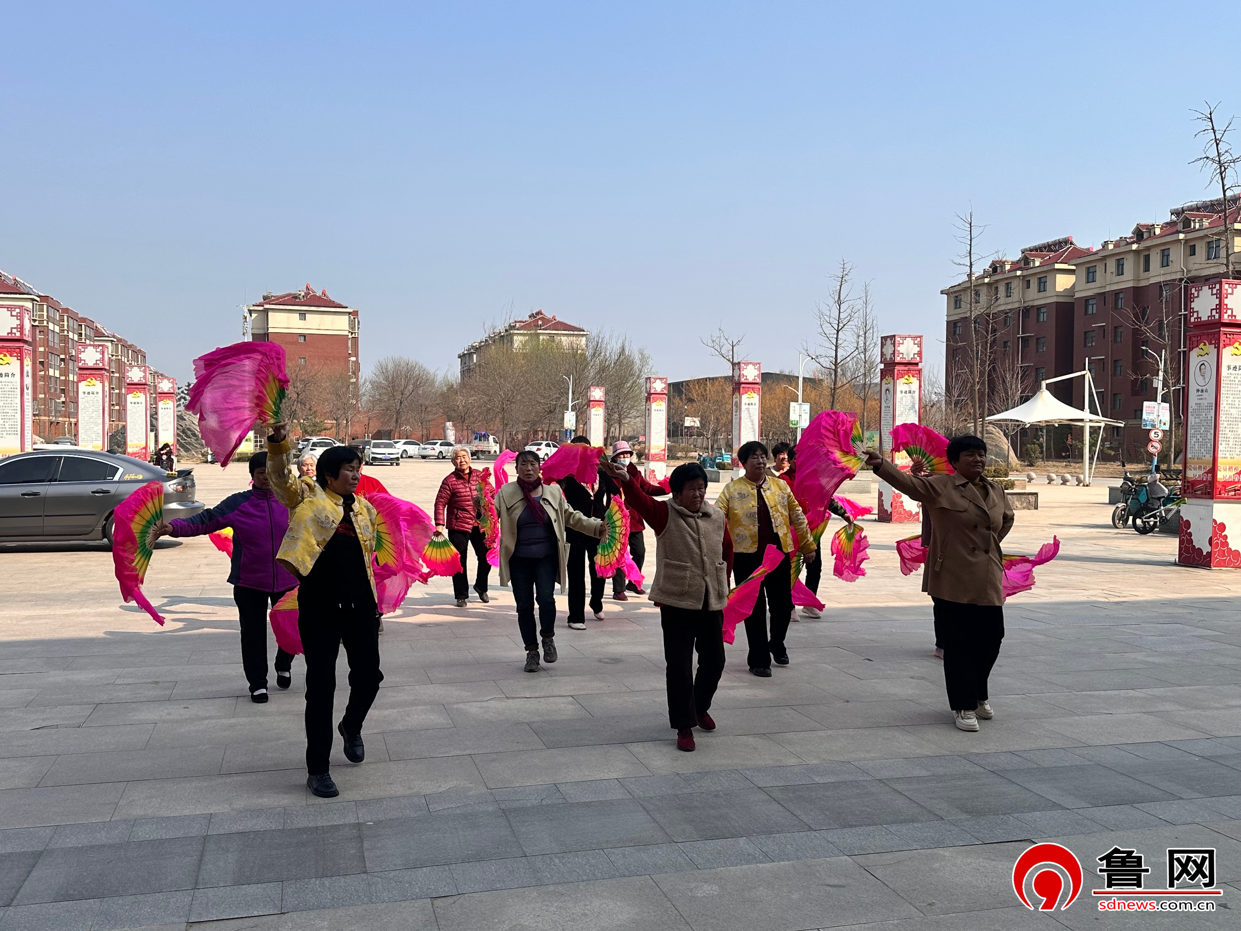 【文化社区建设】德州天衢新区新区办开展“彩扇飞扬 舞出健康”广场舞文化展演活动