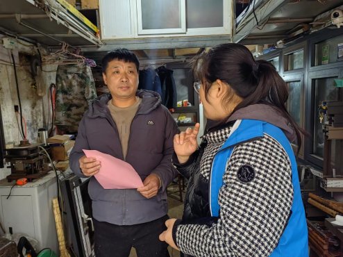 济宁市任城区阜桥街道蒋林社区开展“法治宣传进网格·平安建设在身边”志愿服务活动