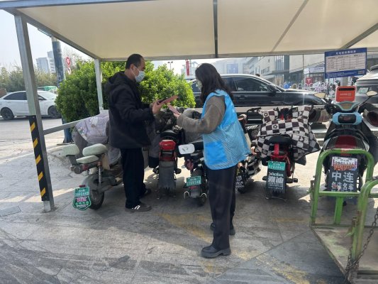 【我们的节日·清明节】济南市莱芜区凤城街道新东方华庭社区:践行文明祭扫 共筑平安家园