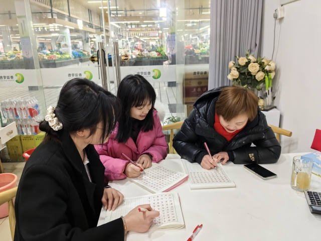 把“春天”种进店里 日子便开成了“花”