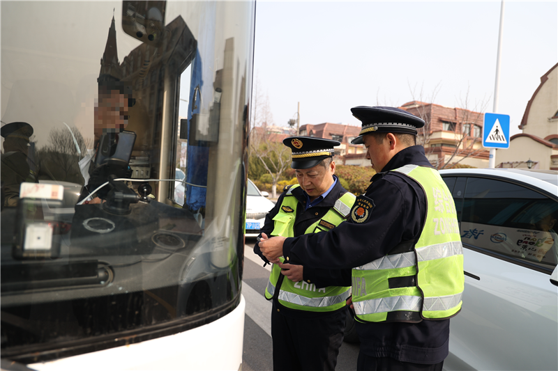 青岛西海岸新区综合行政执法局全力保障大珠山杜鹃花会秩序