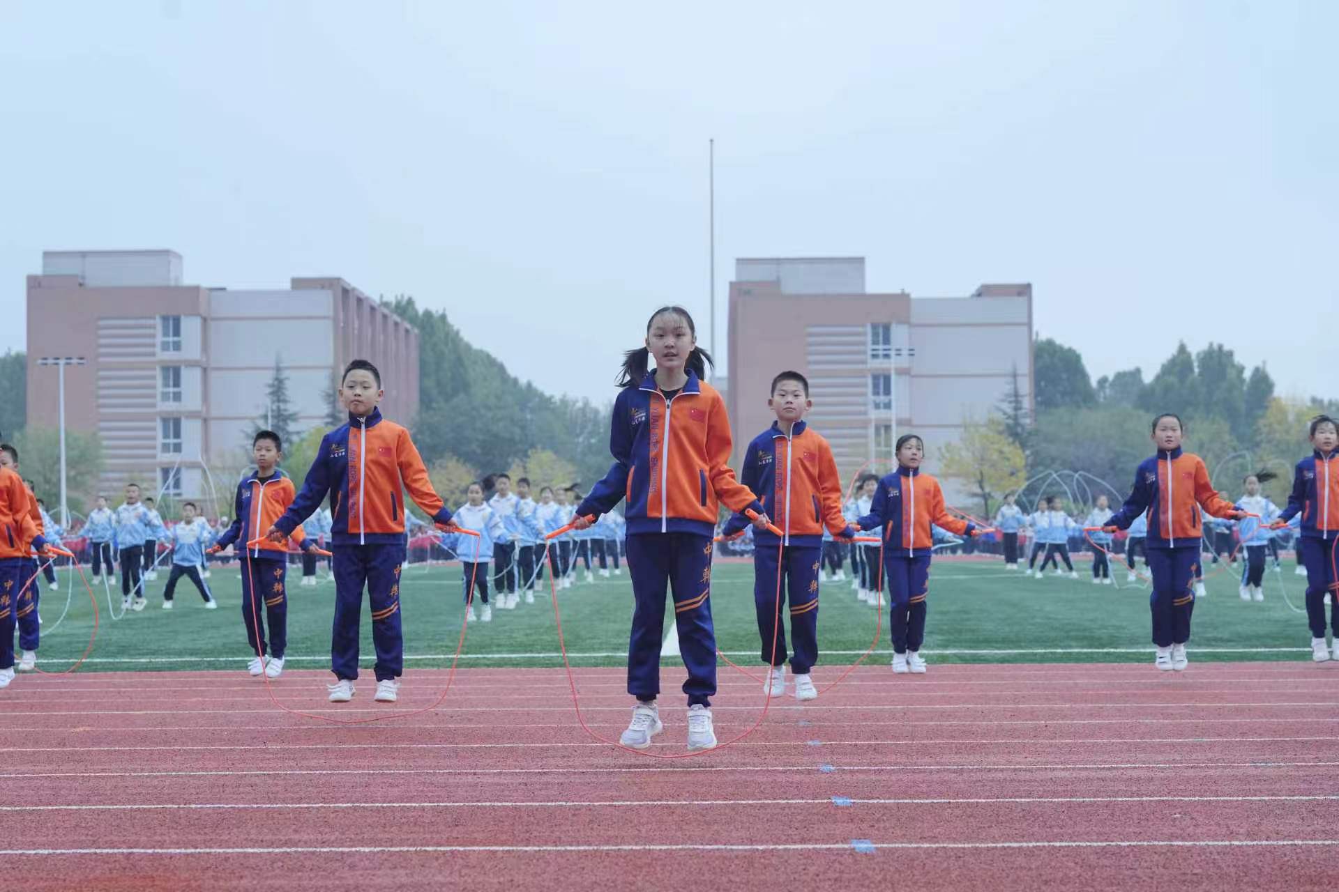 一根跳绳“跳”出健康县城