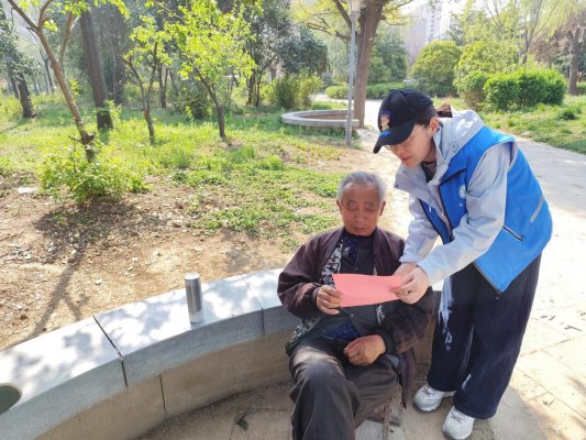 济宁市任城区南张街道满庄社区:网格员齐发力 反邪宣传入万家