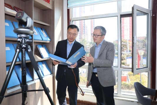 青岛西海岸新区人大主要领导调研辛安街道蜊叉泊人大代表工作站