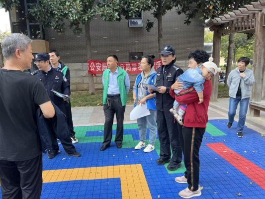 济宁市任城区阜桥街道红东社区开展“平安网格·法治同行”志愿服务活动