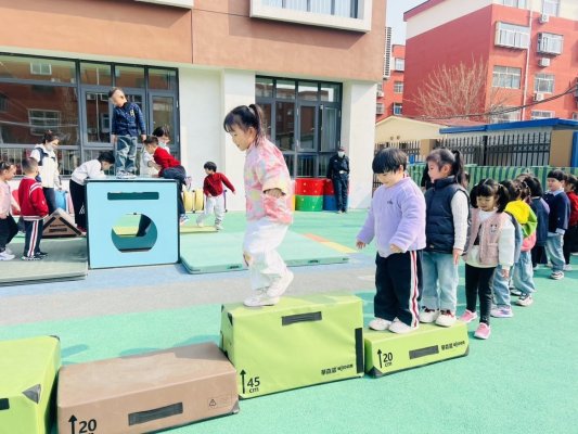 淄博市淄川区柳泉幼儿园:萌娃“跑酷”展英姿 体能循环促成长