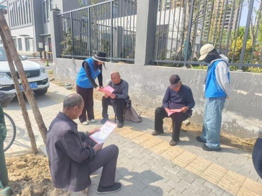 济宁市南张街道红星西路社区开展“文明追思 平安清明”宣传活动