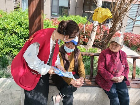 济宁市任城区李营街道任旺社区开展“信用+筑牢反诈安全墙 守护居民钱袋子”宣传活动