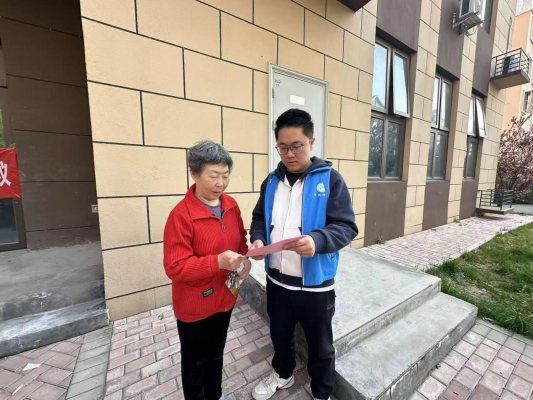 济宁市任城区金城街道胜利社区开展“信用+交通安全”志愿服务活动