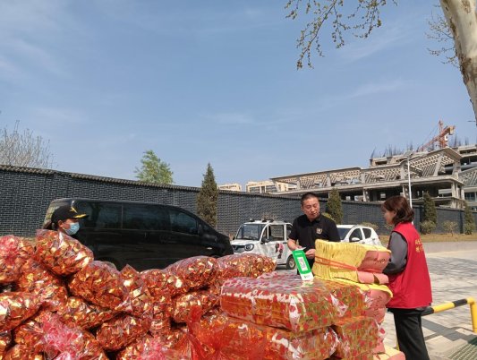 济宁市任城区李营街道李营社区开展“文明祭祀忆先贤 绿色清明树新风”志愿服务活动