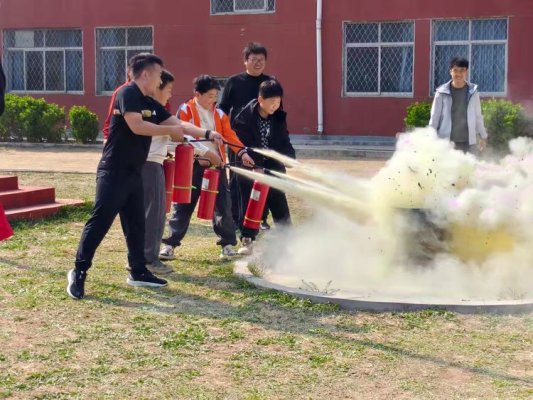 济宁市泗水县高峪镇丑村小学组织开展突发防火应急演练
