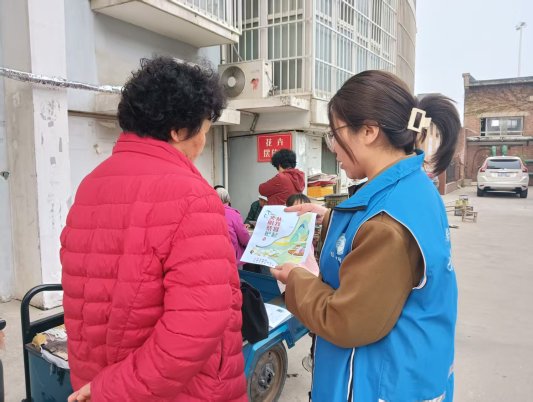 济宁市任城区阜桥街道牌坊街社区开展“文明祭扫寄哀思 绿色清明树新风”志愿服务活动