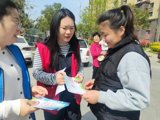 济宁市任城区李营街道东翔社区开展反邪教宣传活动,筑牢基层平安防线