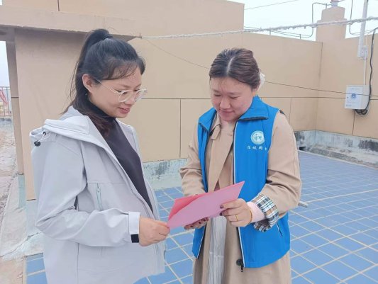 济宁市任城区南张街道满庄社区网格中心开展“反诈宣传进网格 守护居民‘钱袋子’”活动