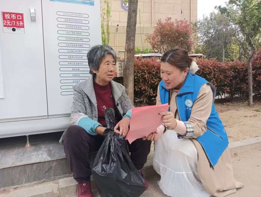 济宁市任城区南张街道满庄社区网格中心开展老年人心理健康宣传活动