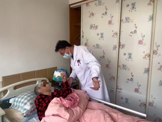 医养融合暖人心！东城区社区卫生服务中心走进德润养老院为失能老人送健康(图2)