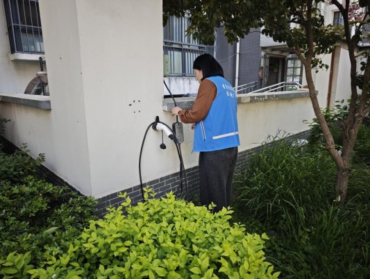 济宁市任城区南张街道悦诚社区开展“整治飞线充电,保民生平安”排查活动