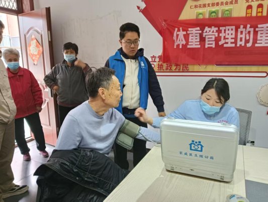 济宁市任城区金城街胜利社区开展“健康进网格·关爱暖人心”志愿服务活动