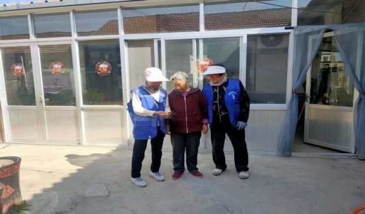 济宁市任城区二十里铺街道李楼村开展“平安网络 法治同行”志愿服务活动