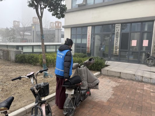 济宁市任城区安居街道滨河社区开展文明停车志愿服务活动