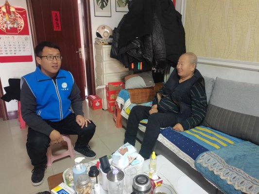 济宁市任城区越河街道王母阁社区开展 “尊老敬老”志愿服务活动