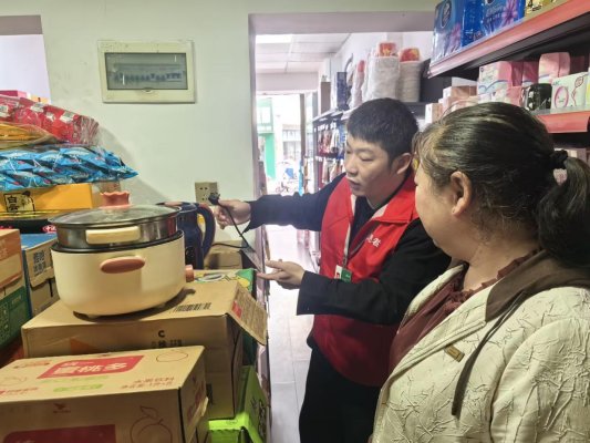 志愿者进店宣传