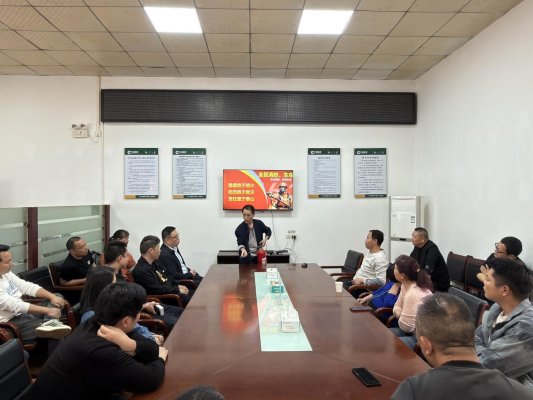 安全员教学使用灭火器