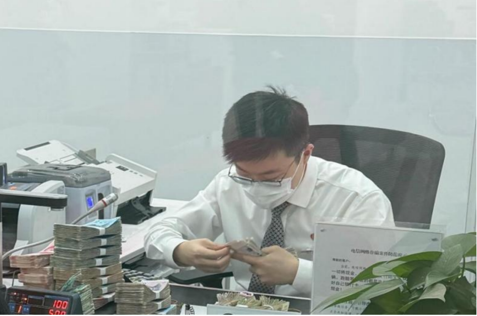 藏在零钱服务里的金融温度:中信银行济南花园路支行的暖心小事