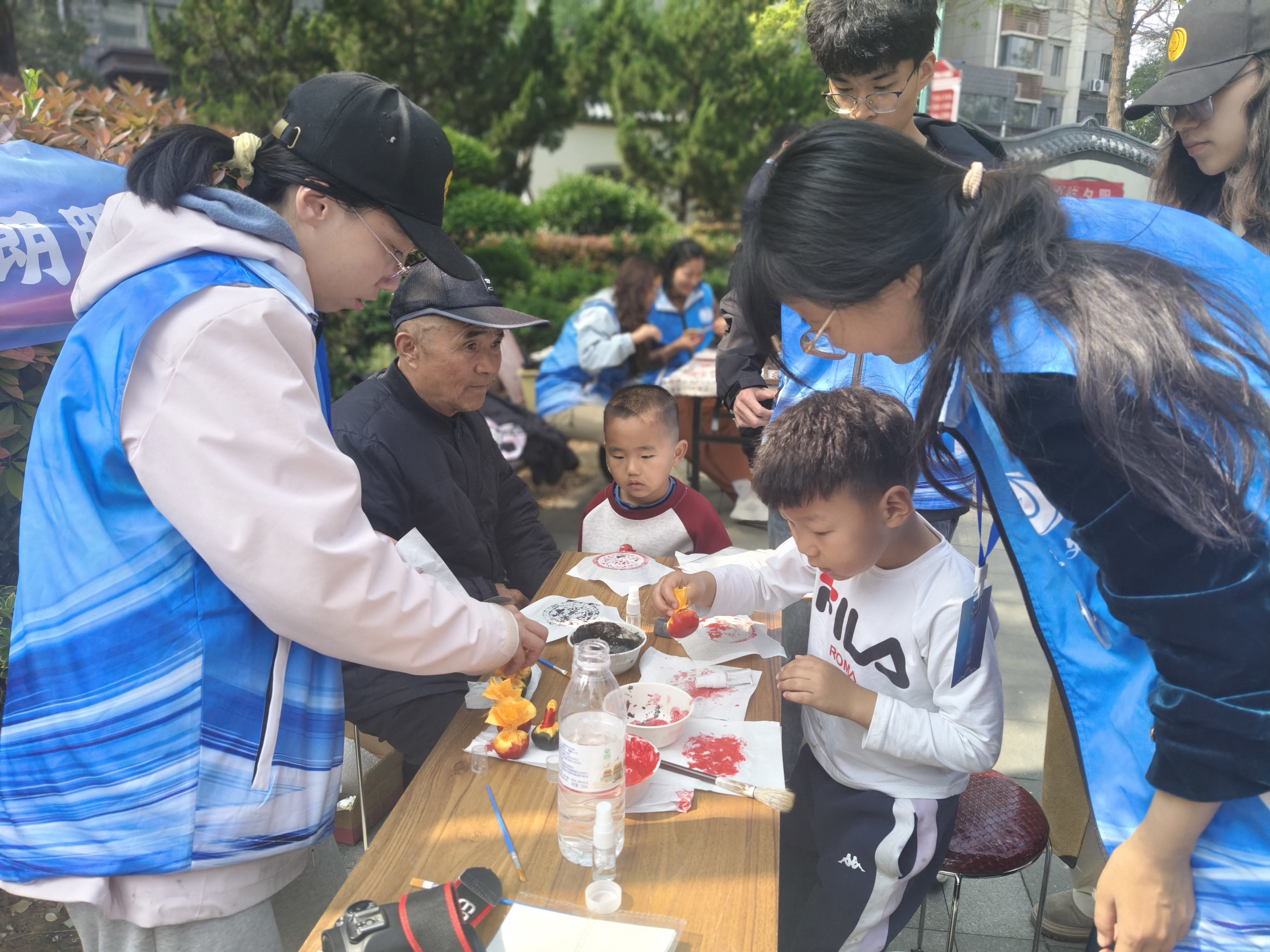 黄河大集服务再升级！泰山区学苑社区“幸福17”公益市集再添“新内容”(图3)