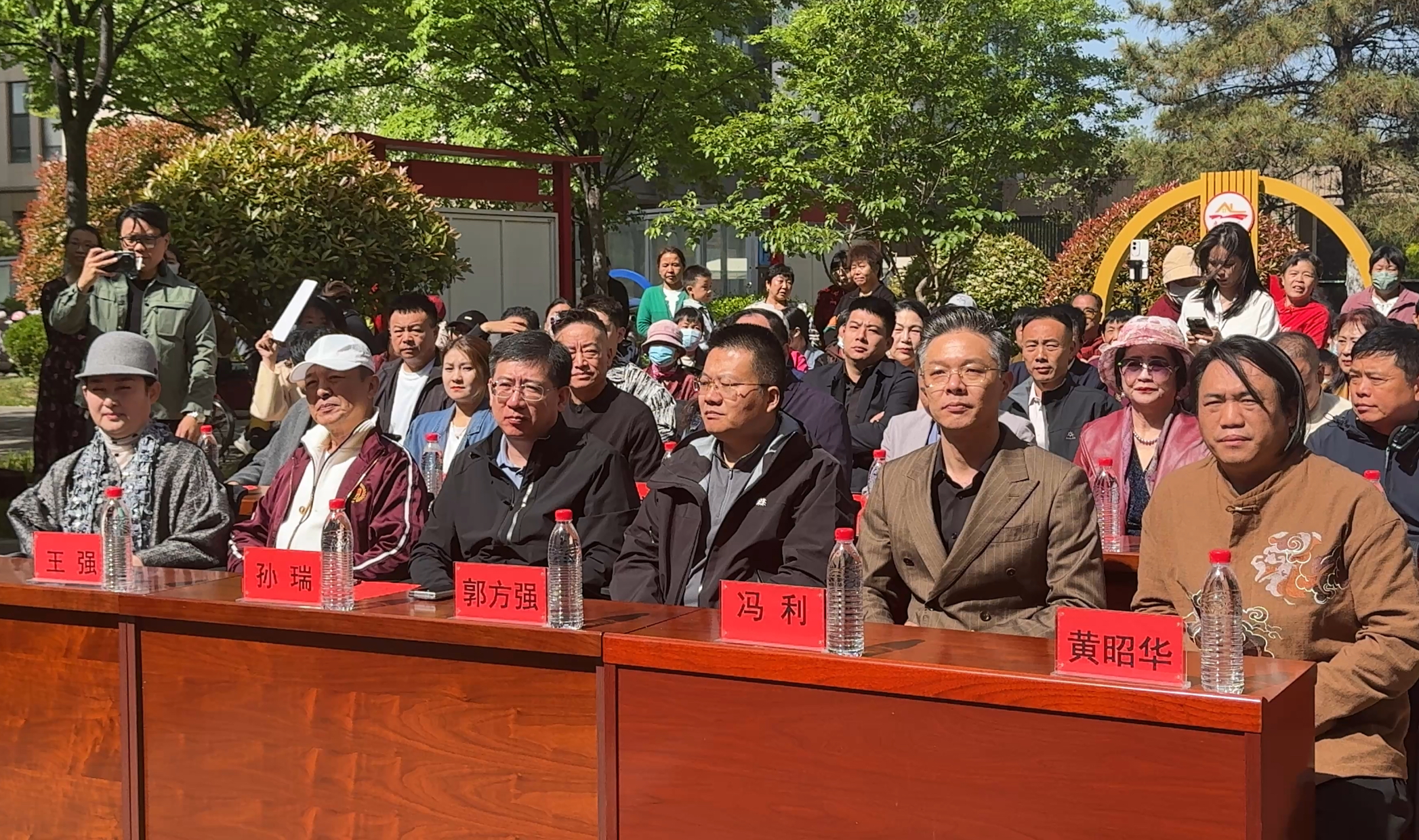 百集精品短剧《社区解忧铺》第一季开机扎根淄博民生传递城市温度(图1)