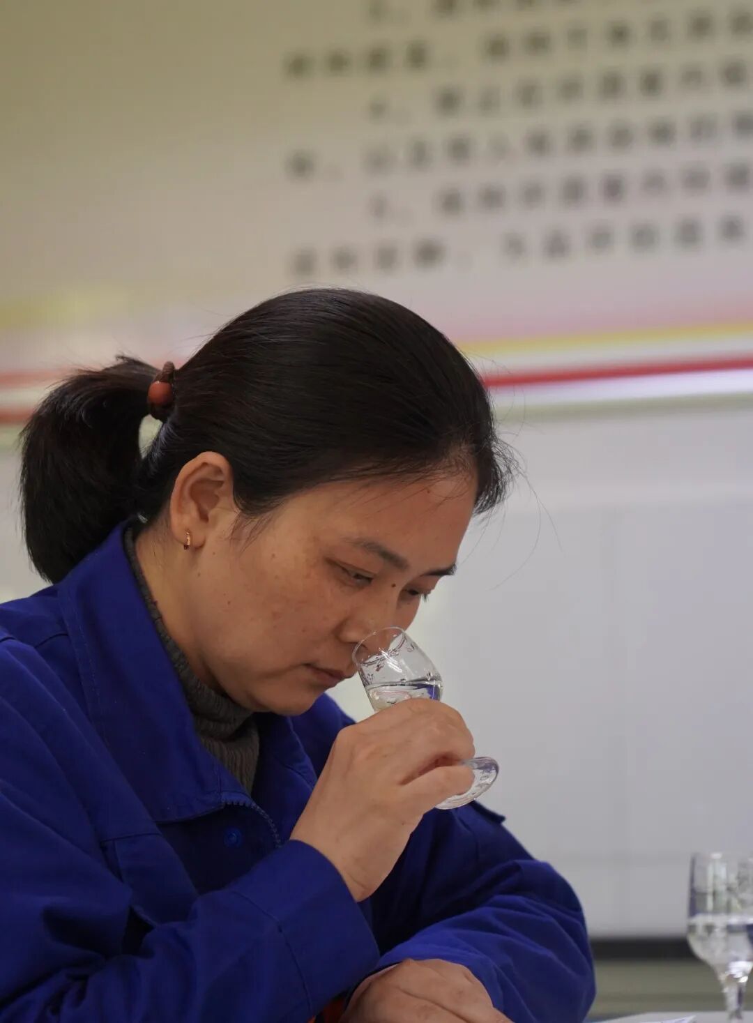 女品酒师的“笨功夫”——记古贝春酒体设计中心程焕君
