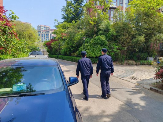 巡查小区违建