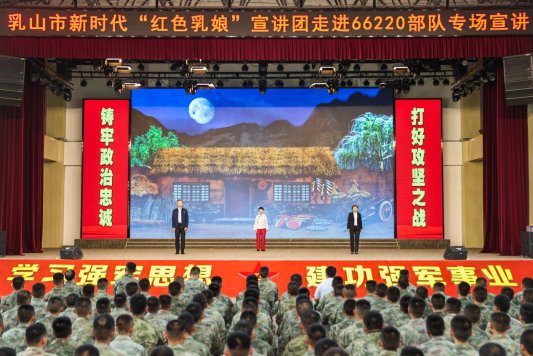 乳山市新时代“红色乳娘”宣讲团走进军营开展爱国主义宣讲活动