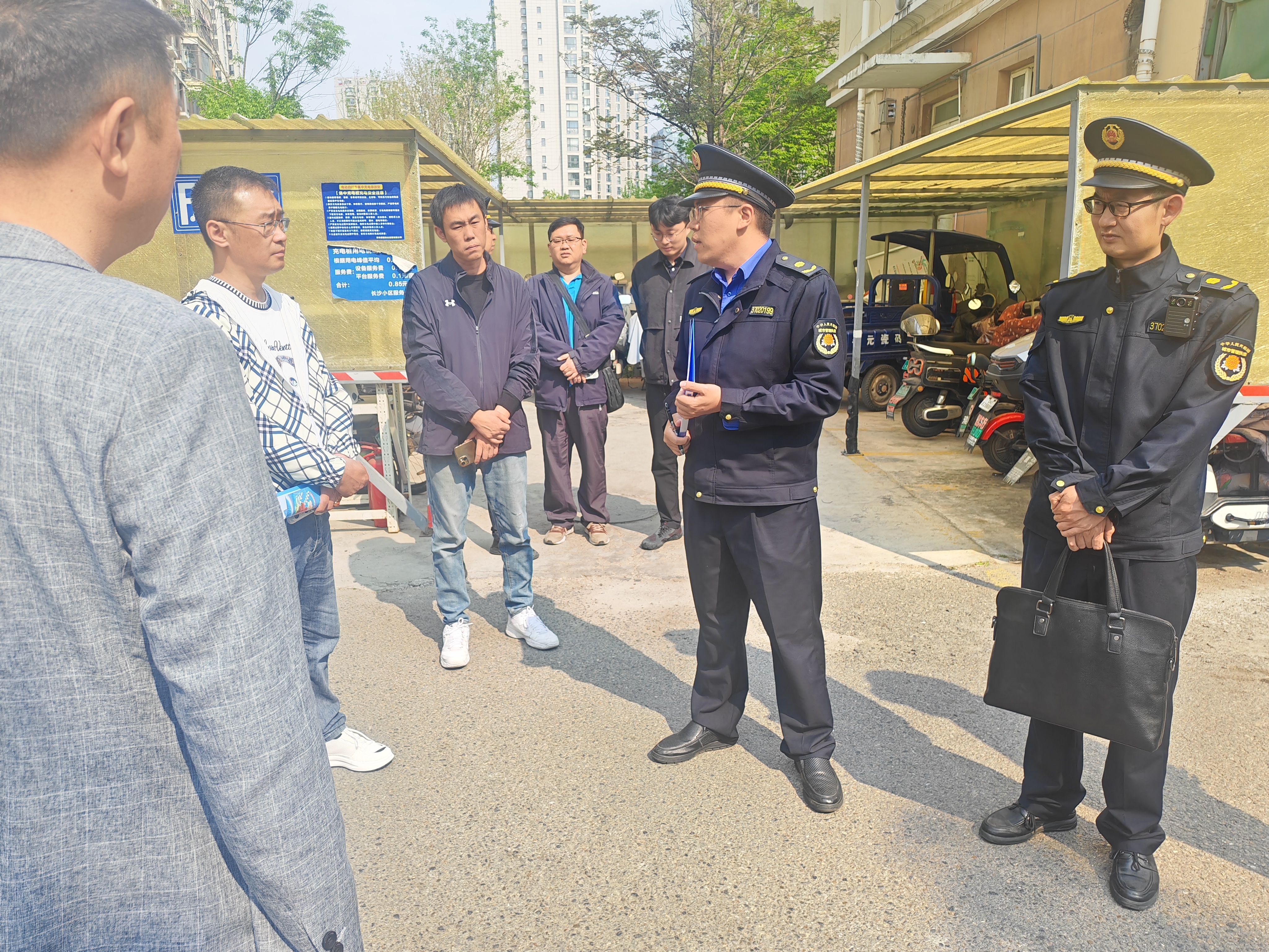执法“沉”到家门口,难题“解”在心坎上——“执法惠民·精治优居”联合执法首进物业小区