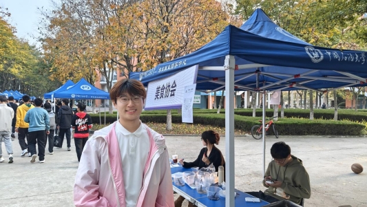 社团嘉年华活动现场照片