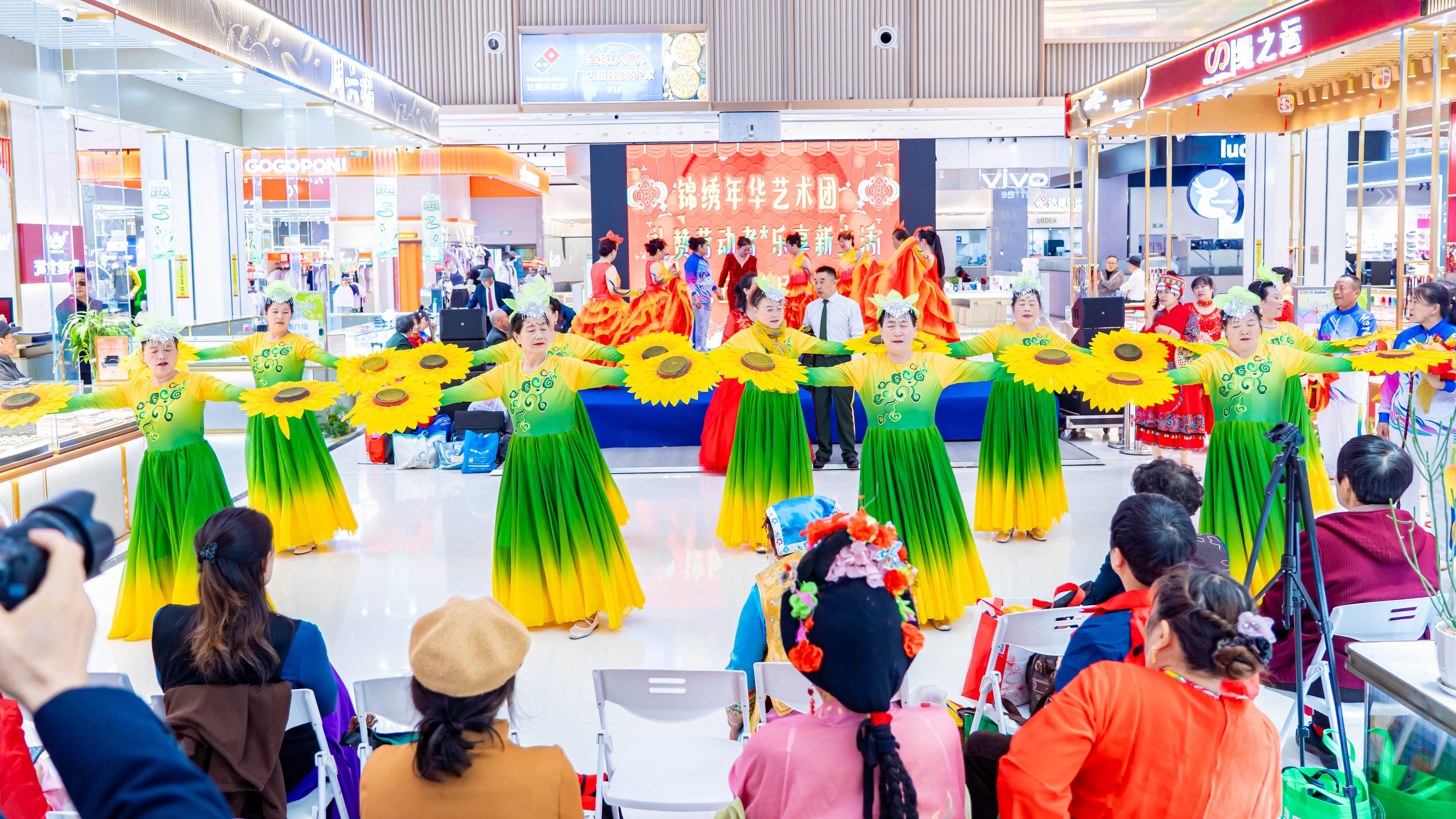 “嗨在辛安·海洋大集”引爆“五一”假期,西海岸万达广场掀起文化消费新热潮