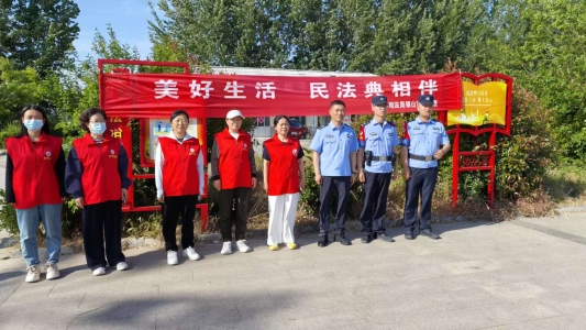 银山镇开展“美好生活·民法典相伴”宣传活动
