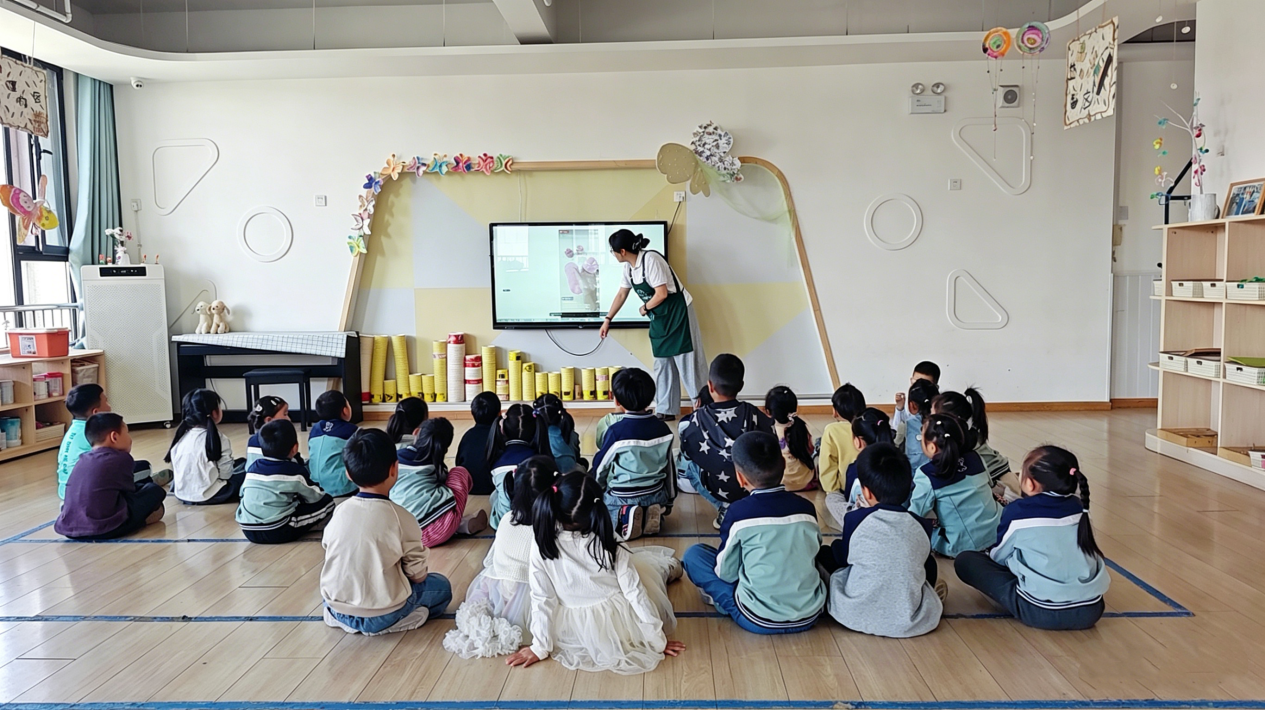 徐家楼街道前灌社区雅思贝尔幼儿园开展母亲节主题活动