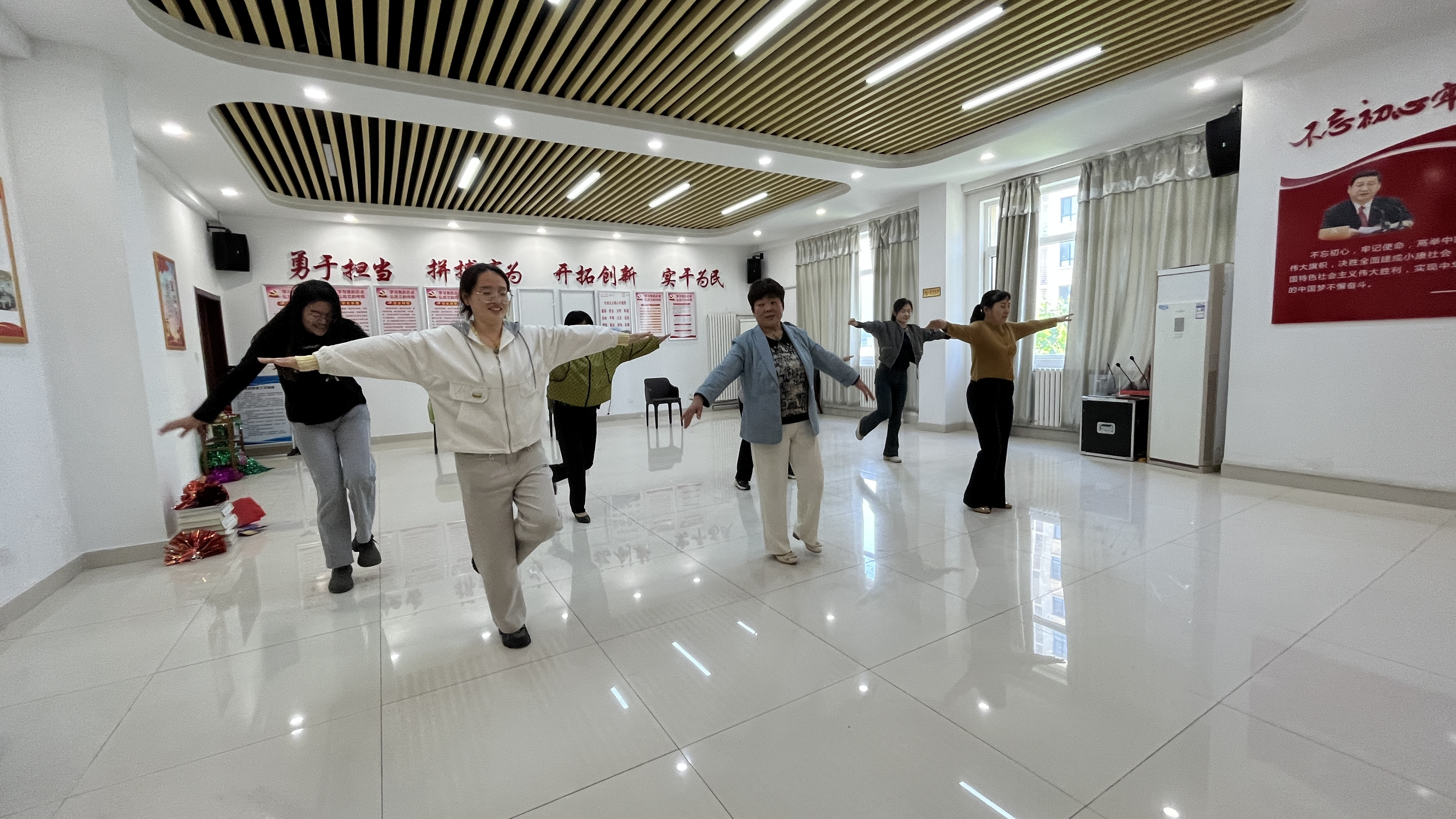 徐家楼街道大官庄村开展母亲节趣味健身主题活动