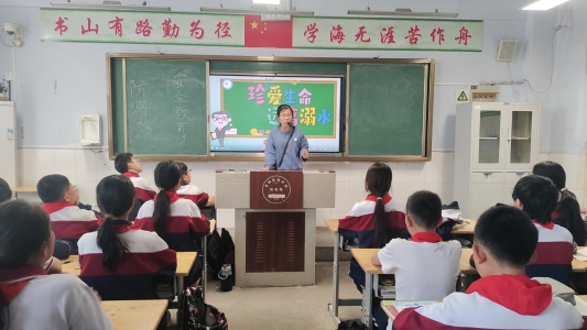 【全环境立德树人】筑牢防溺水安全防线守护学生健康成长——济南市莱芜区方下中心中学开展防溺水安全教育活动(图2)