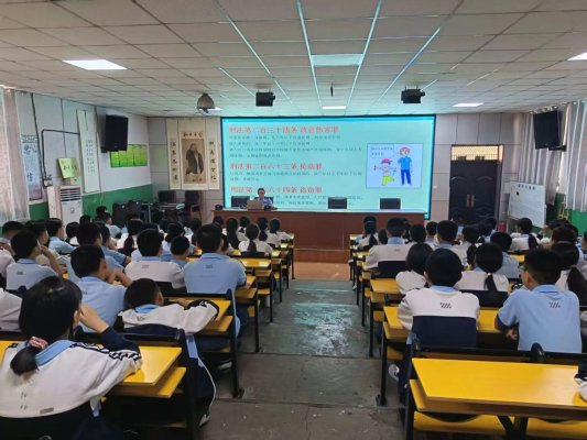 菏泽鲁西新区陈集镇中学举行法治报告会